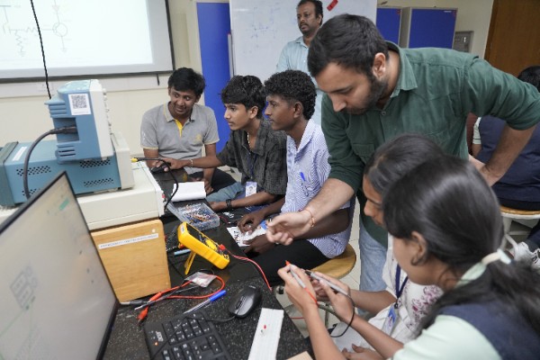 Students working together on an electrical circuit in the laboratory